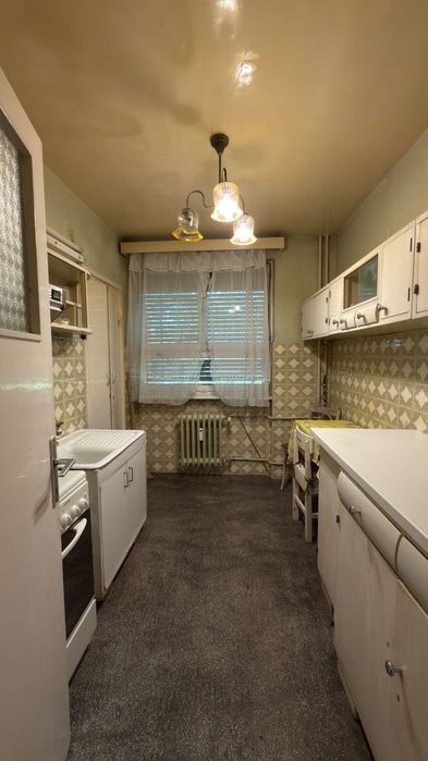 Închiriez apartament 3 camere decomandat mobilat et.1/4 270€ negociabil