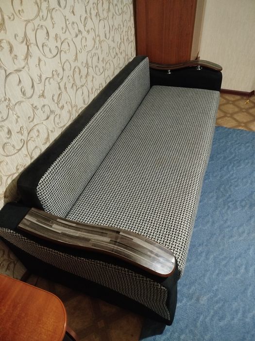 Продам  2 дивана в хорошем состоянии.