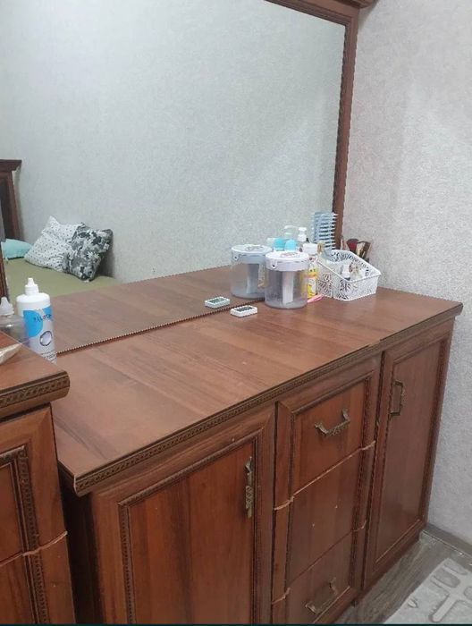 Spalni garnitur sotiladi