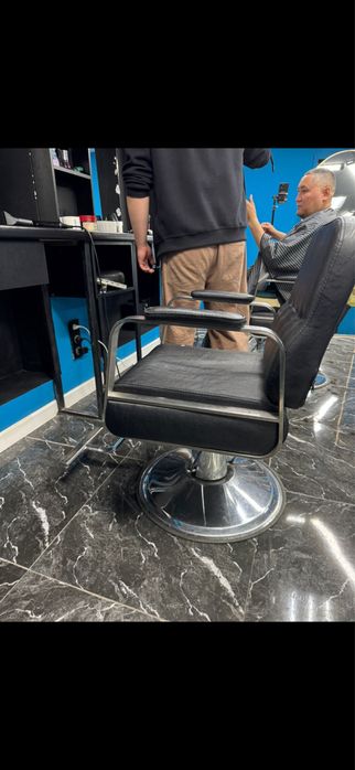 Продам 4 кресла для парихмахеров