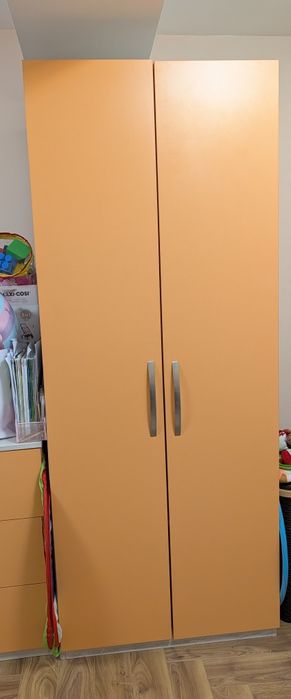 Гардероби 2 бр и скрин 1 бр.   300 евро