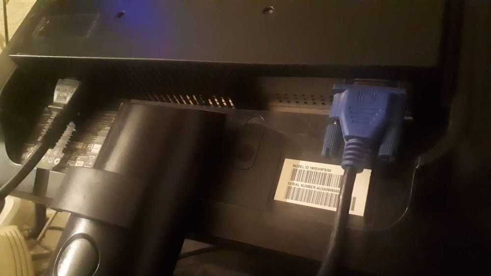 Монитор Philips 1440х900