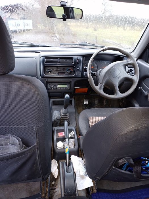 Vand l 200  autoutilitara