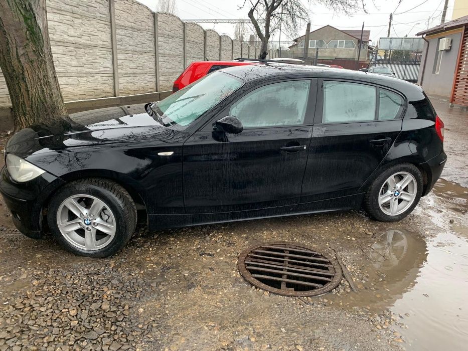 Dezmembrez Bmw Seria 1 E87 2.0 D 90 KW an 2004 cod motor 20 4D 4