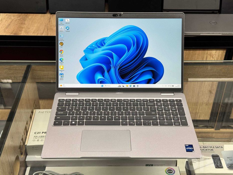 DELL Precision 3581 i9-13900H ram16 ssd256 RTX 2000 Ada Generation 8Gb