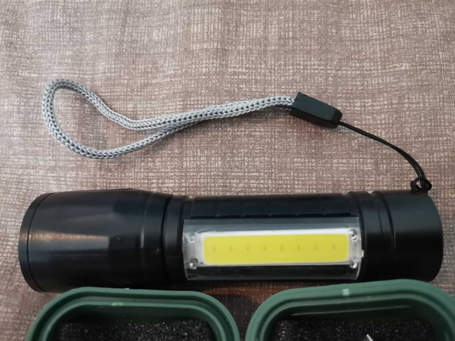 Продавам малък пластмасов фенер с USB зареждане