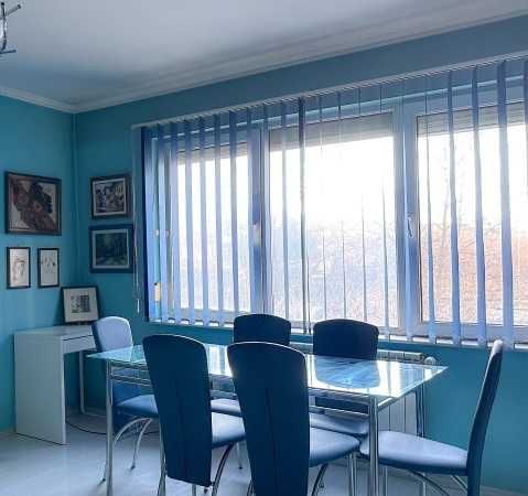 Кухненска маса със столове, употребявани