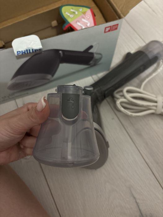 Уред за вертикално гладене с пара Philips Handheld Steamer 7000 Series