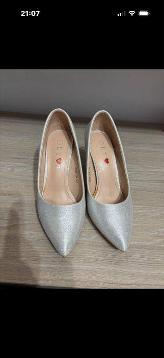Pantofi eleganti in stare foarte buna