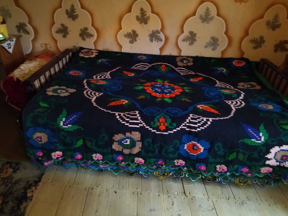 Covoare Tradiționale Țesute Manual – Modele Vintage / Artizanat