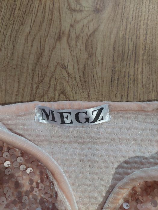 Розова рокля с пайети на МЕГЗ