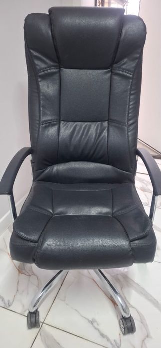 Кресло зернистая кожа