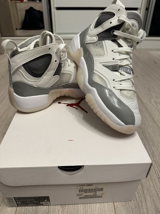 Adidasi Jordan Jumpman Two Trey wmns