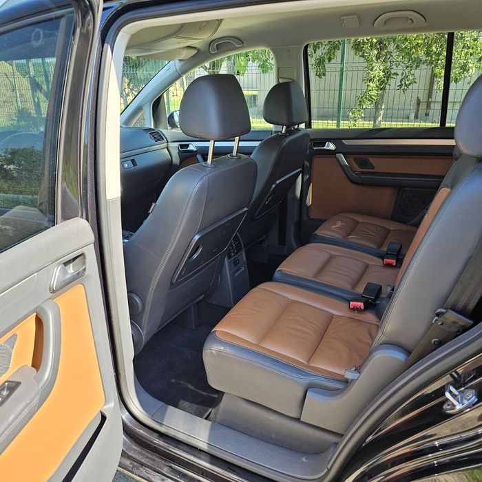 VW Touran R Line 2.0 TDI