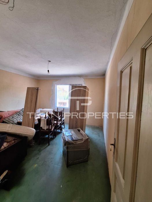 Двуетажна къща в Брацигово