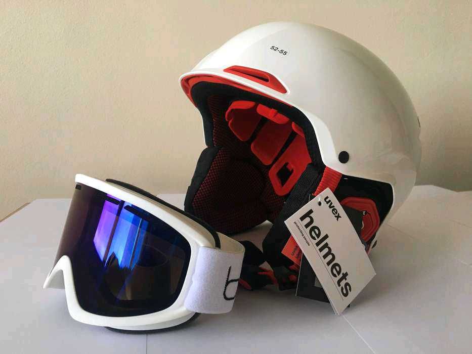 каска и маска за ски или сноуборд