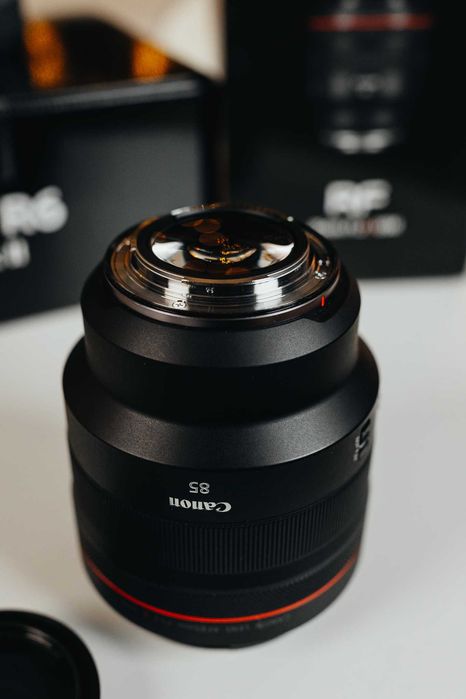 Obiectiv Canon RF 85 mm f/1.2.