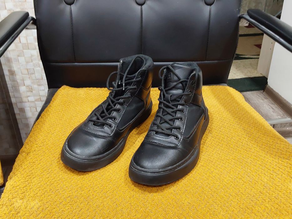 Утеплённые мужские ботинки.