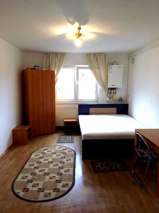 Garsoniera, central, langa Universitate, etaj intermediar