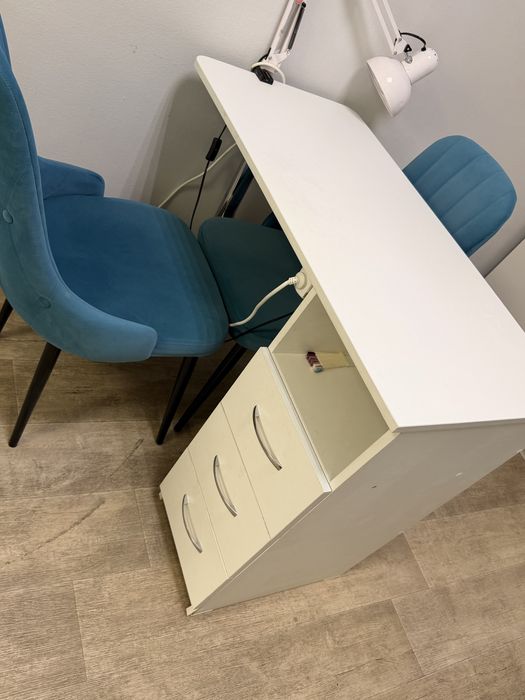 Продам маникюрный стол