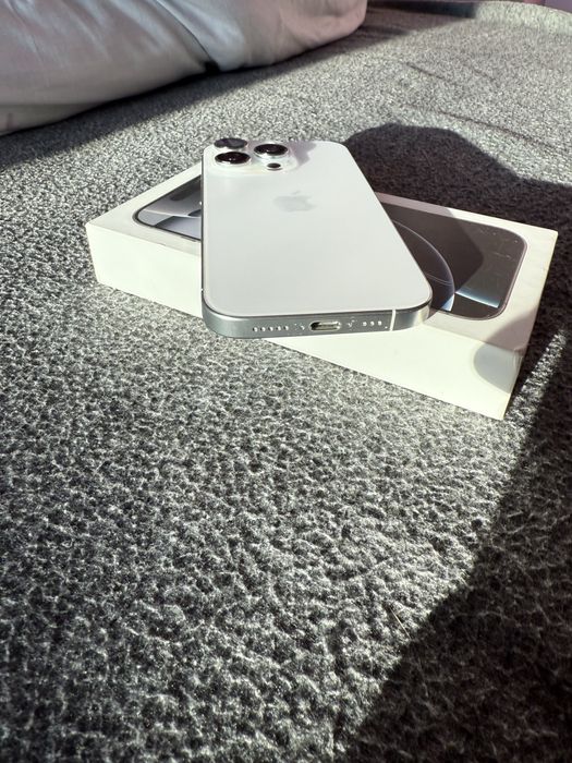 Продавам Iphone 16 pro