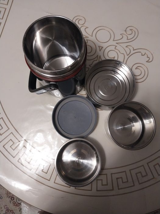 Продаю термос 2.2 литра