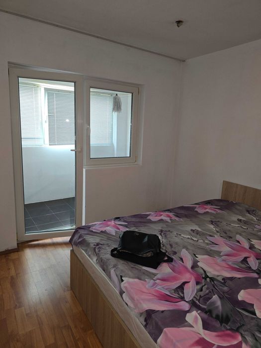 Vand apartament cu 2 camere.