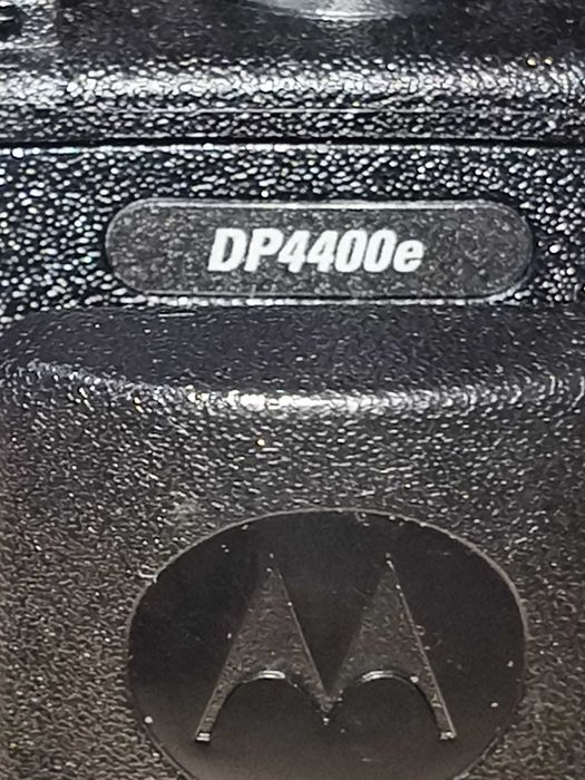 Statie Radio Motorola DP4400e MotoTRBO UHF, noua, necesita acumulator