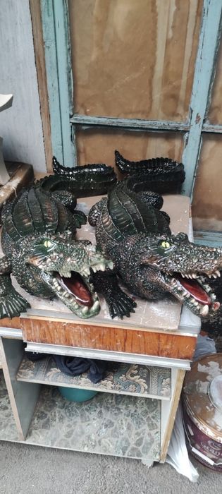 Продам скульптуру крокодила.