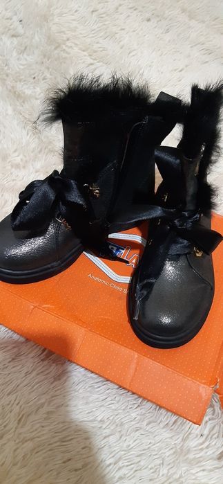 Продам новые  ботинки Тифлани