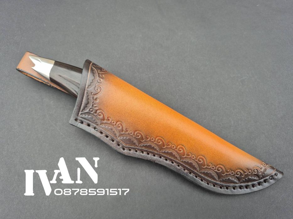 Японски ловен нож от дамаска стомана и сърцевина VG10 с кожена кания