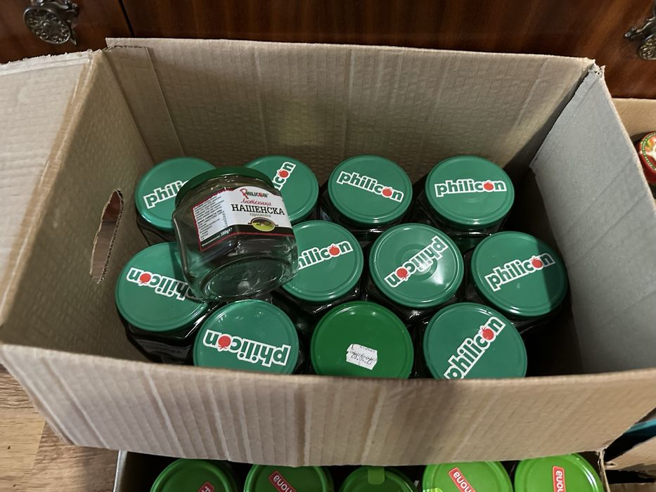 Буркани с винт и капак различни видове от 0.250 до 0,500