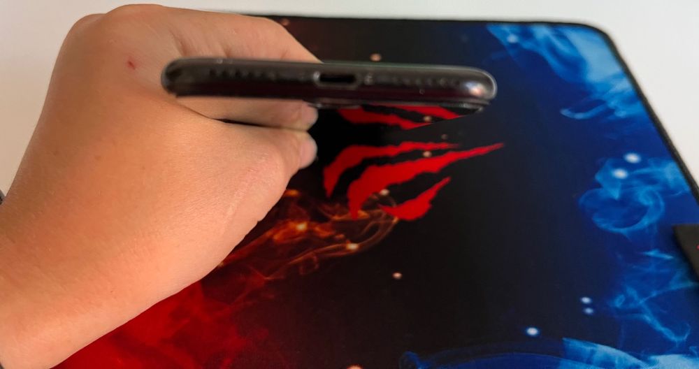 Продавам използван телефон iPhone SE