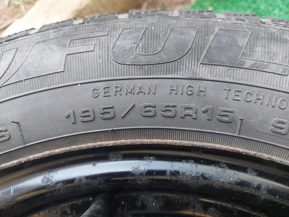 2 броя зимни гуми 195 / 65 / 15 и джанти за Opel
