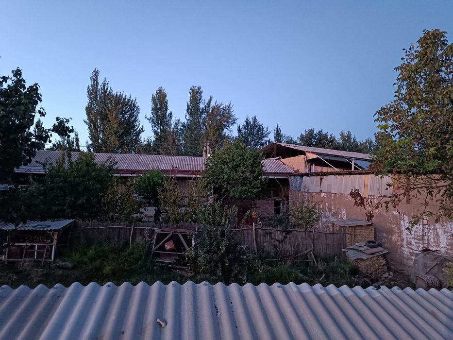Toshken viloyati shoro bozor tomonda 4 .5 сотик Икки томонлама  дарвоз