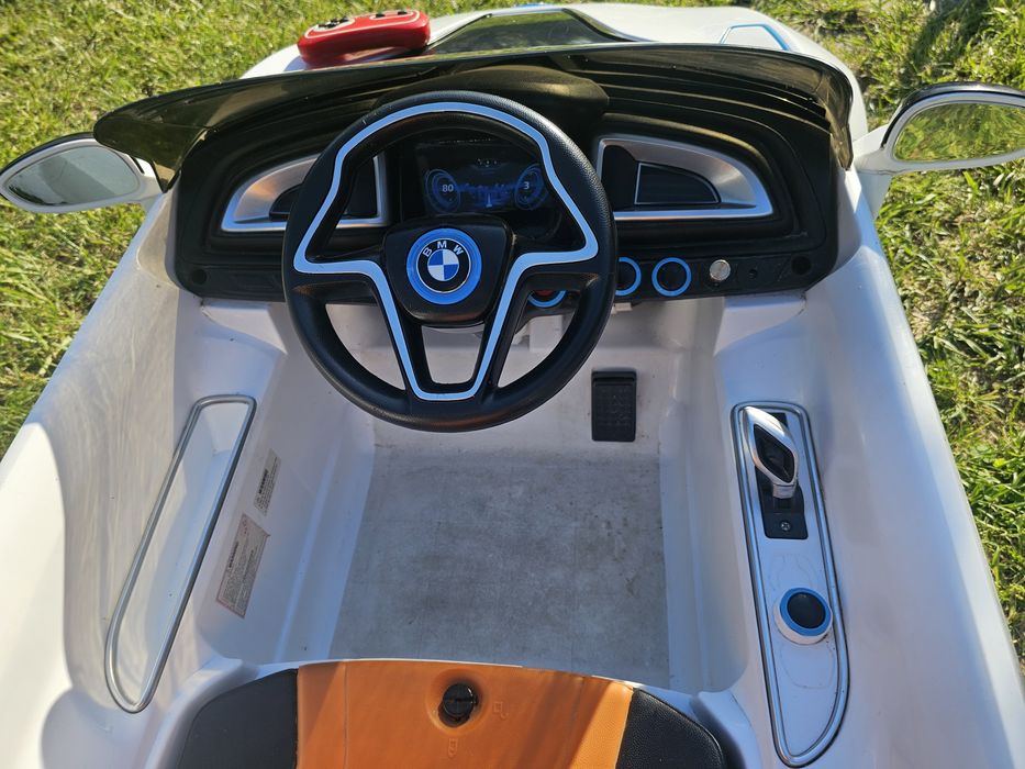 Детска акумулаторна кола BMW i8