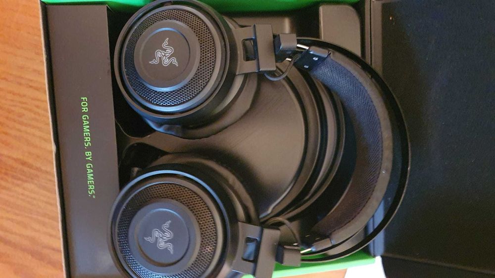 Casti gaming razer nari wireless