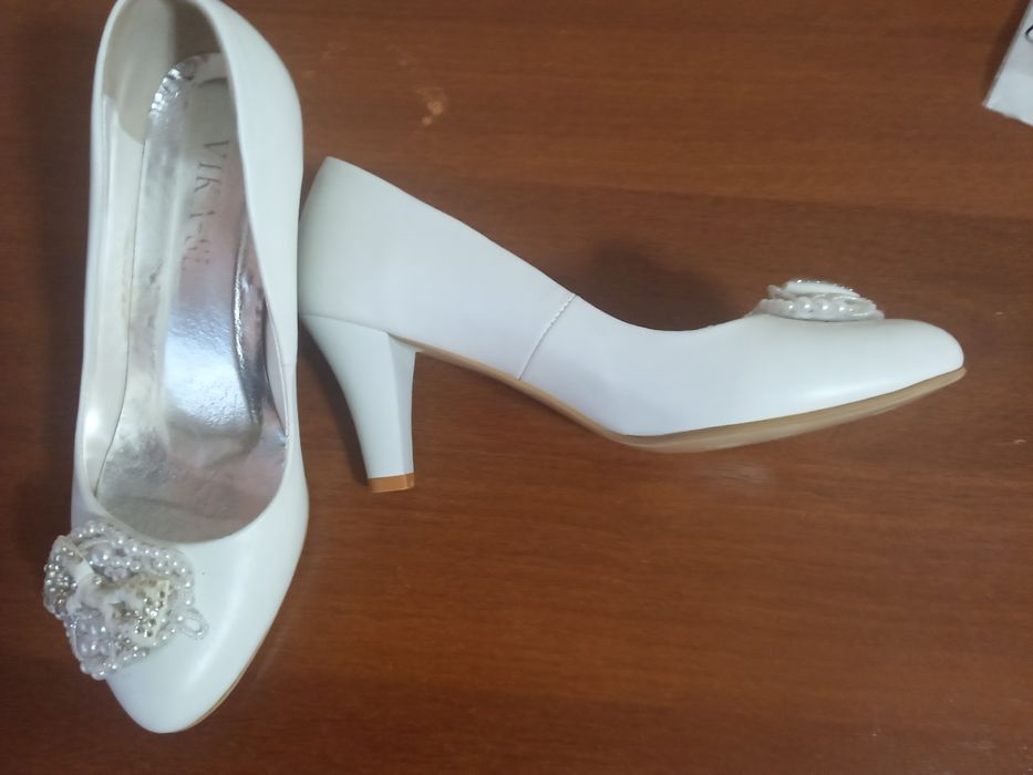 Туфли белые 37 размер