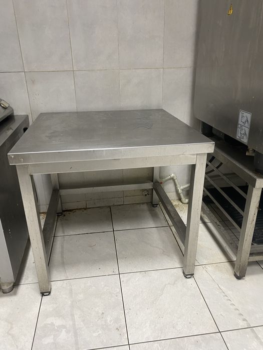 Маса ,база ,неотрално оборудване