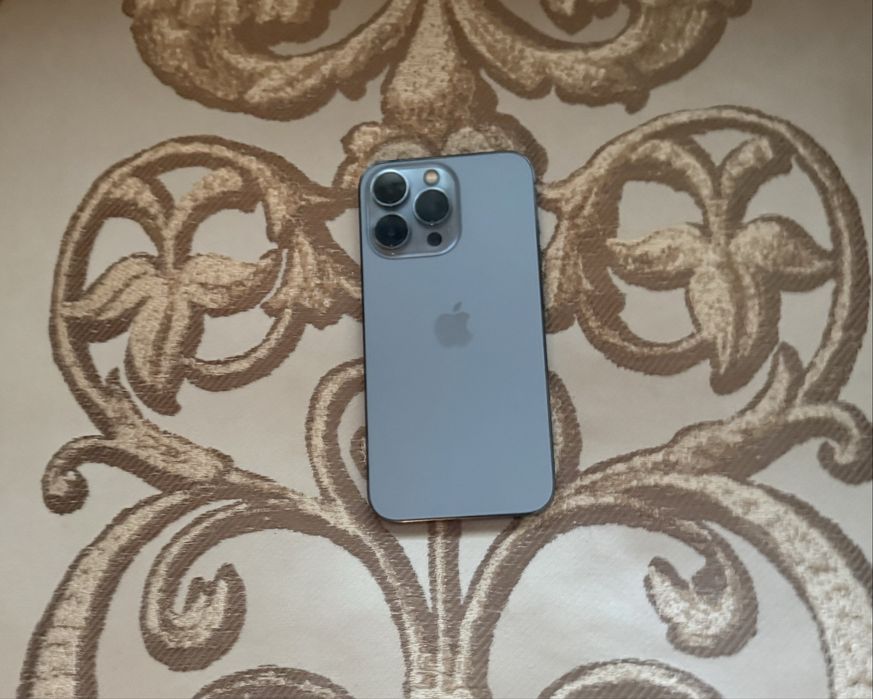 iPhone 13 Pro с 128GB памет в изключително добро състояние.