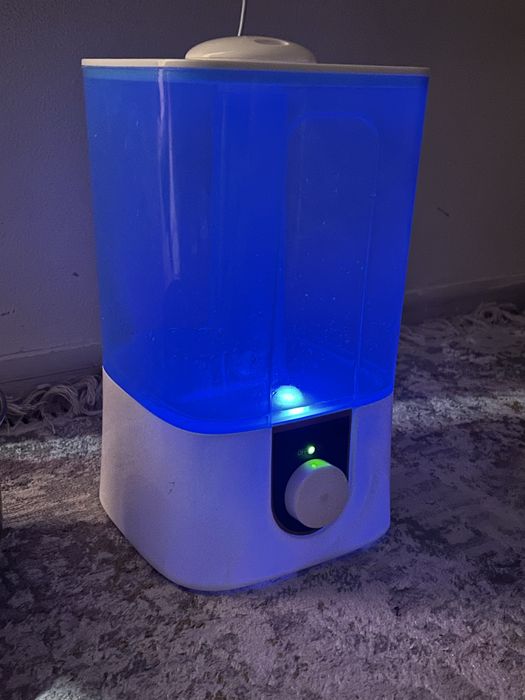 Продается увлажнитель воздуха синий цвет