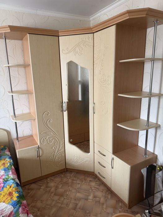 Кровать ,Шкаф и Трюмо