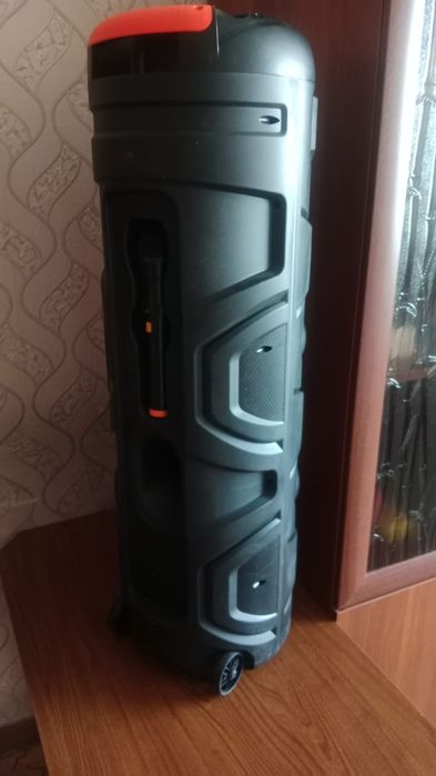 Колонка новая играет громко