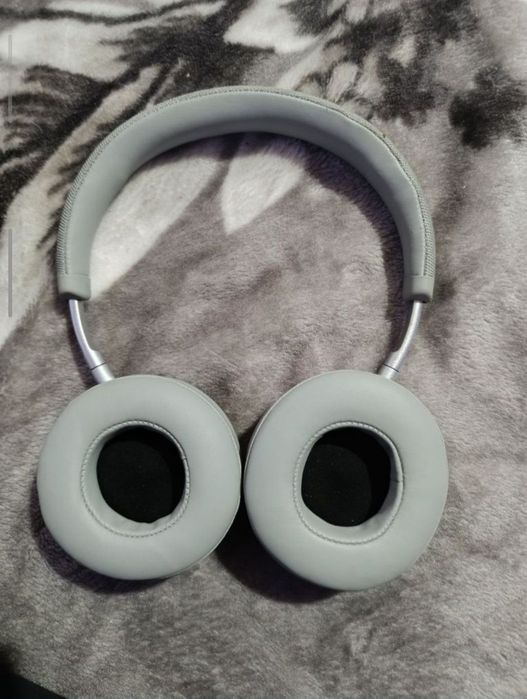 Vând căști Bluetooth Nomads WEARone cu Active Noise Cancelling (ANC).