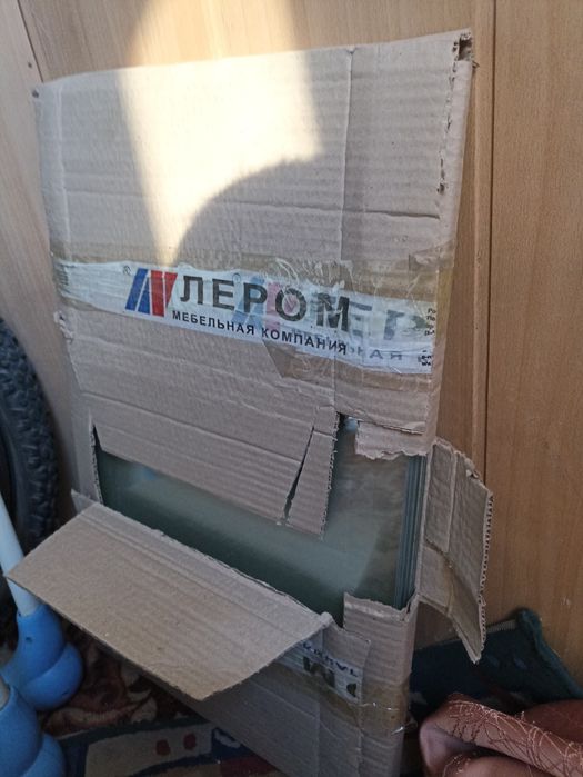 Полки из стекла..