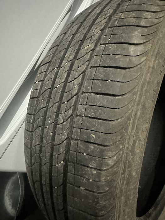 Продам резину 215/55/18