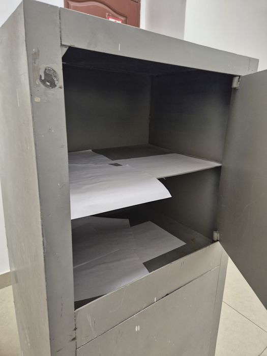 Продам сейф металлический