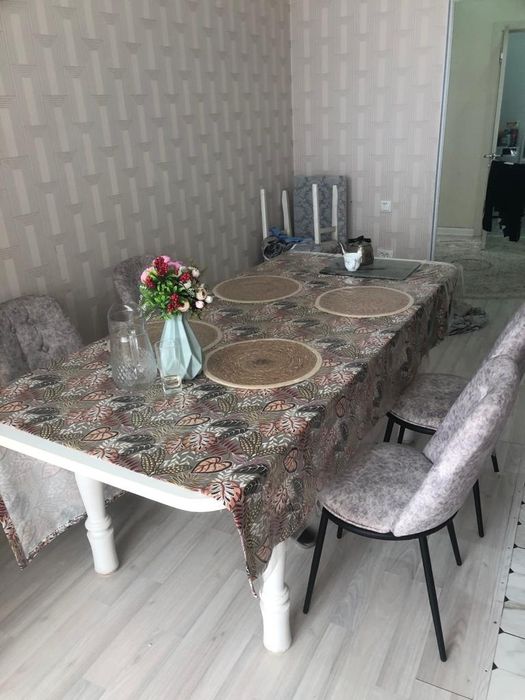 Продается стол со стульями