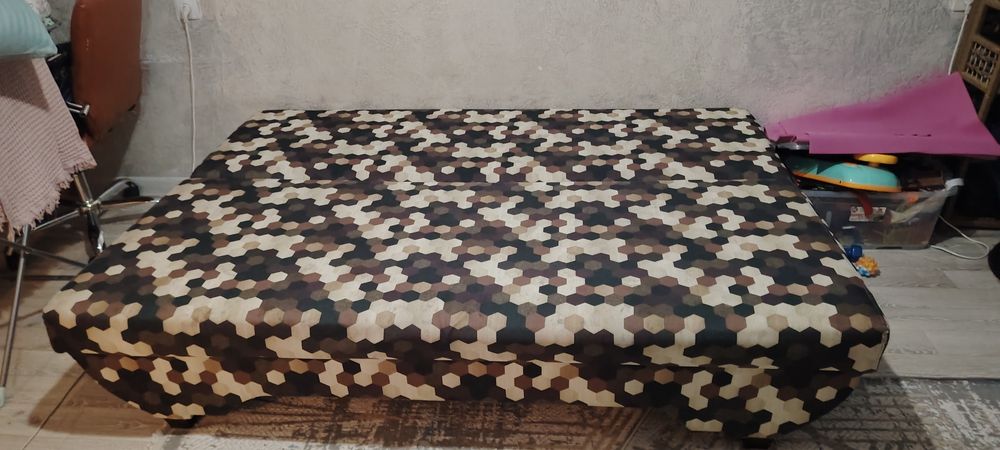 Продам диван с подушками