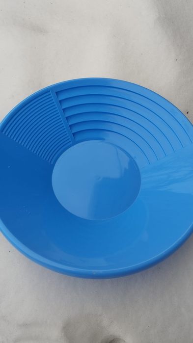 Старательский лоток и лопата